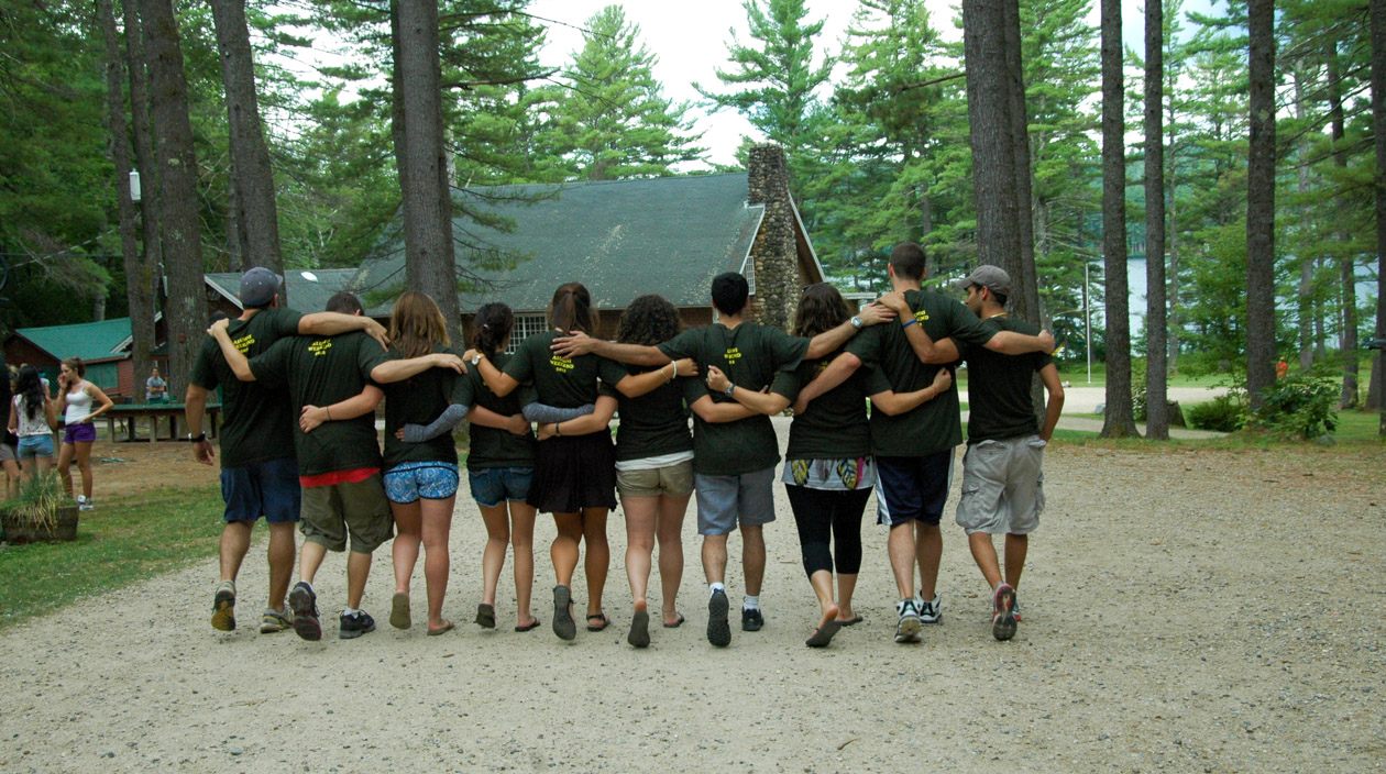 group walking at alumni weekend