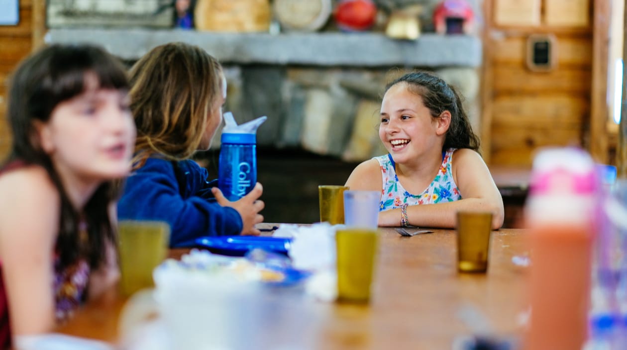 girls eating dinner